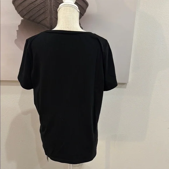 Flamingals NWT Black Floral V-Neck Women's T-Shirt - Picture 3 of 8